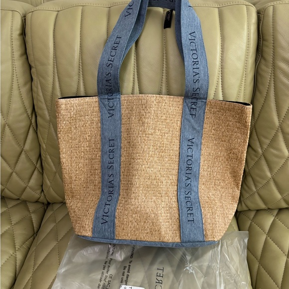 Victoria’s Secret NWT - Summer Tote - too far to return! - Picture 3 of 6
